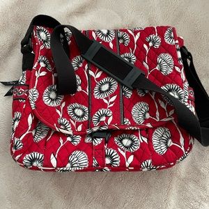 Vera Bradley Messenger bag, only used a few times…in great condition!